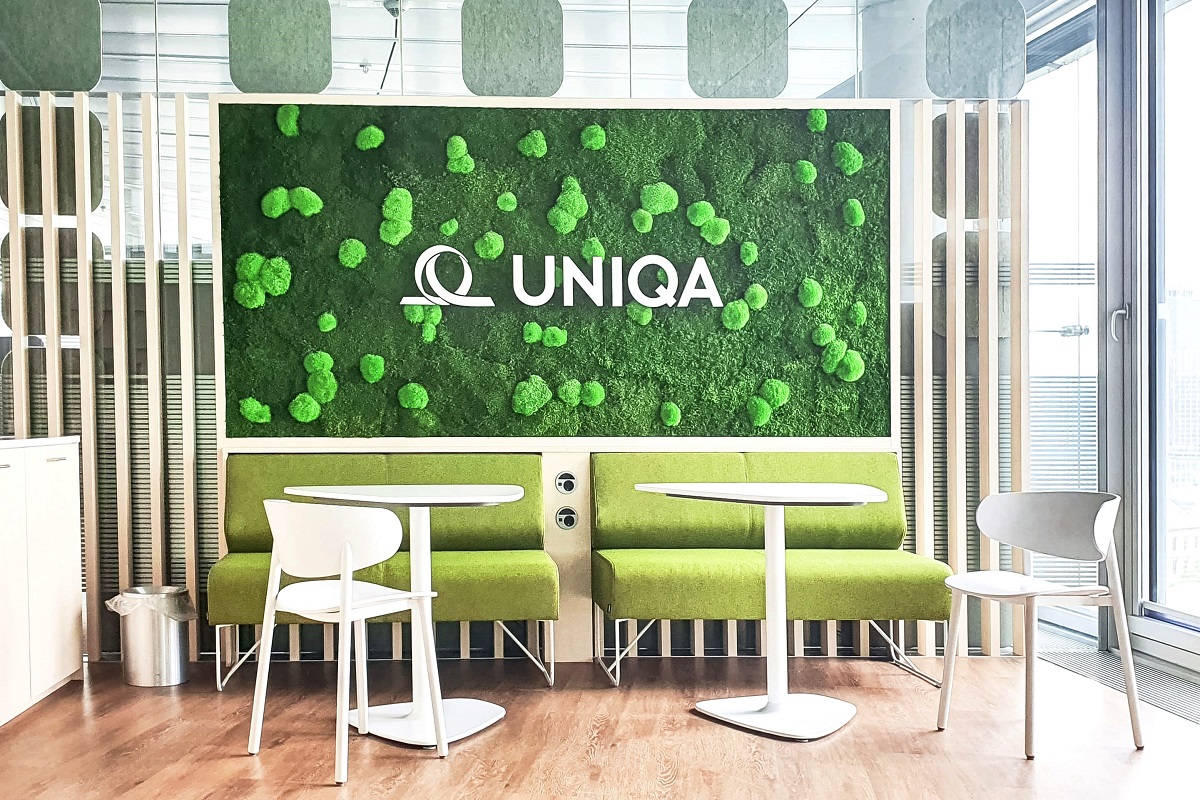 Büroeinrichtung mit GREENIN Mooswand-UNIQA Tower-naturaldesign (4)